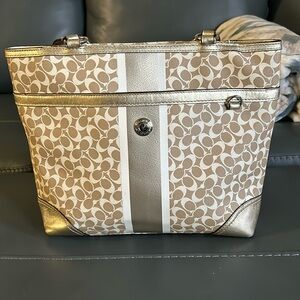 Coach medium size purse